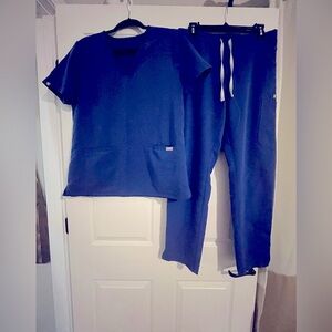 Figs Size Medium scrub pants and top - technical collection used good condition